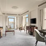 Shangri-la Bosphorus, Ξενοδοχείο 5*